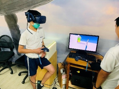 圖4：各組輪流自由使用VR，觀察體驗與創意發想